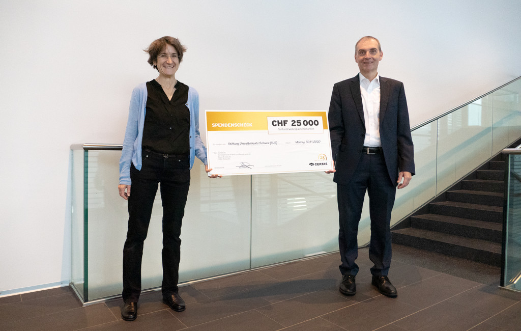 Spendeübergabe an die Stiftung Umwelteinsatz