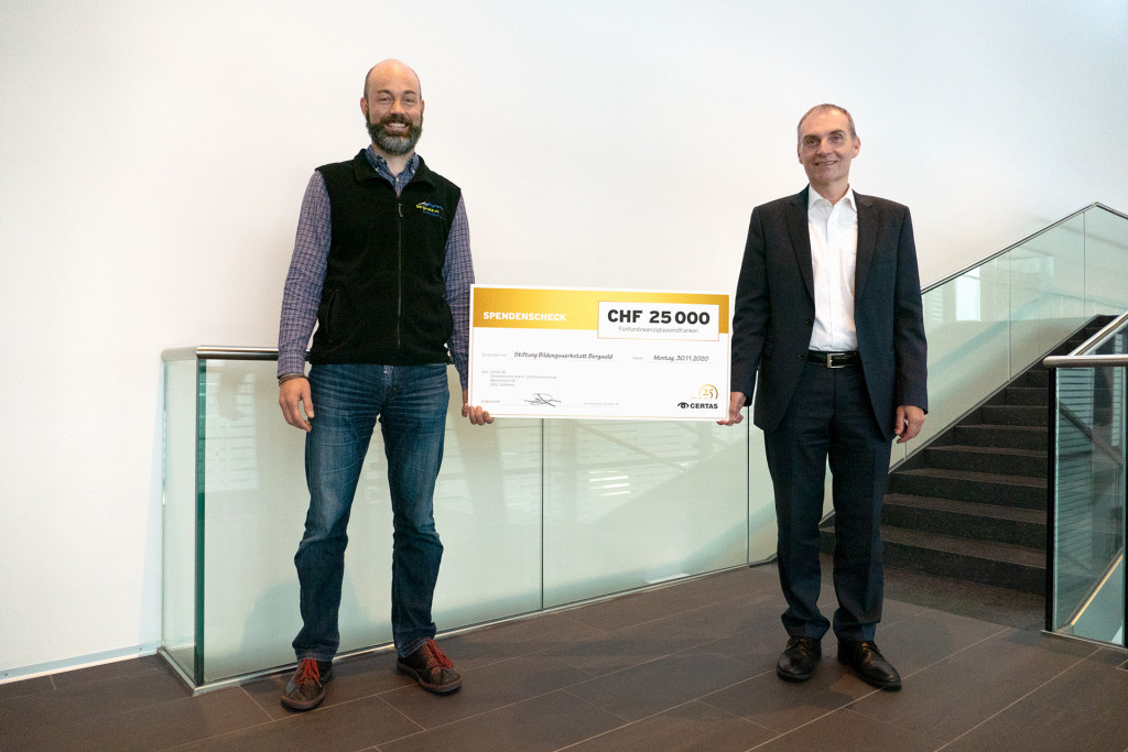 Spendeübergabe an die Stiftung Umwelteinsatz